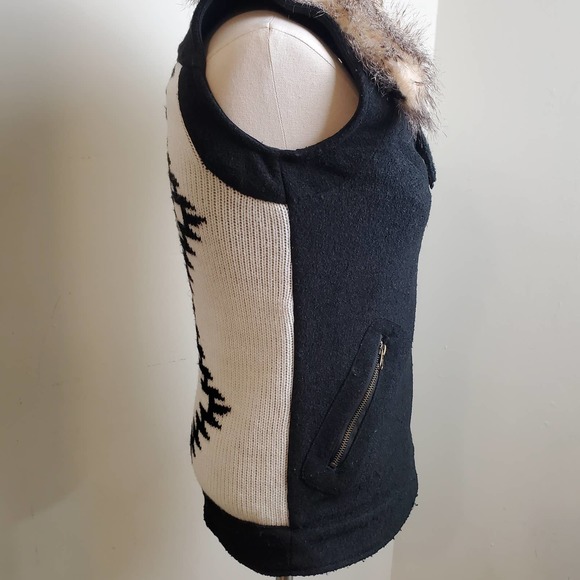 THREAD & SUPPLY | ASYMETRICAL WOOL BLEND SWEATER VEST AZTEC FAUX FUR WOMEN'S XS - Picture 9 of 17
